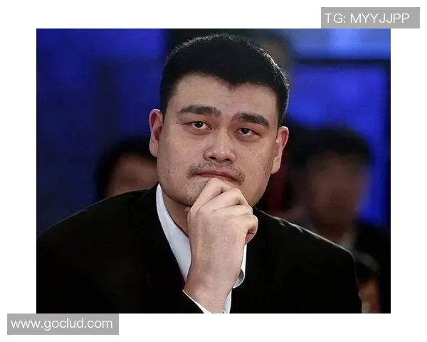 姚明在休斯顿的棒球之旅:从篮球巨星到棒球迷的精彩转变 姚明在休斯顿的棒球之旅:从篮球巨星到棒球迷的精彩转变