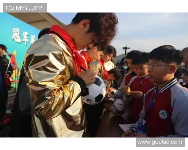 泰兴足球明星的璀璨星空揭晓了哪些杰出球员的传奇故事