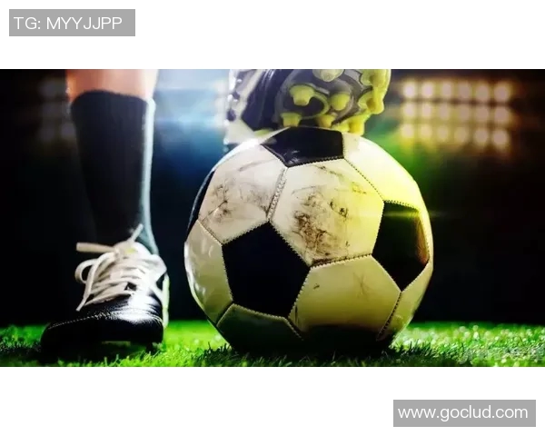 足球明星官方海报高清展示让你领略球场风采与激情瞬间的完美结合 足球明星官方海报高清展示让你领略球场风采与激情瞬间的完美结合